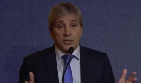 Luis Caputo sobre el dólar: La Argentina es un país muy sensible a cualquier shock